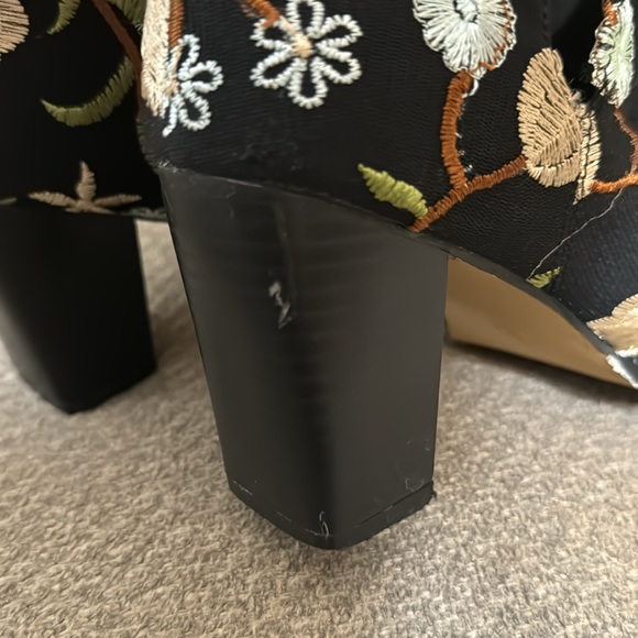Embroidered Peep Toe Shoes - Picture 5 of 7